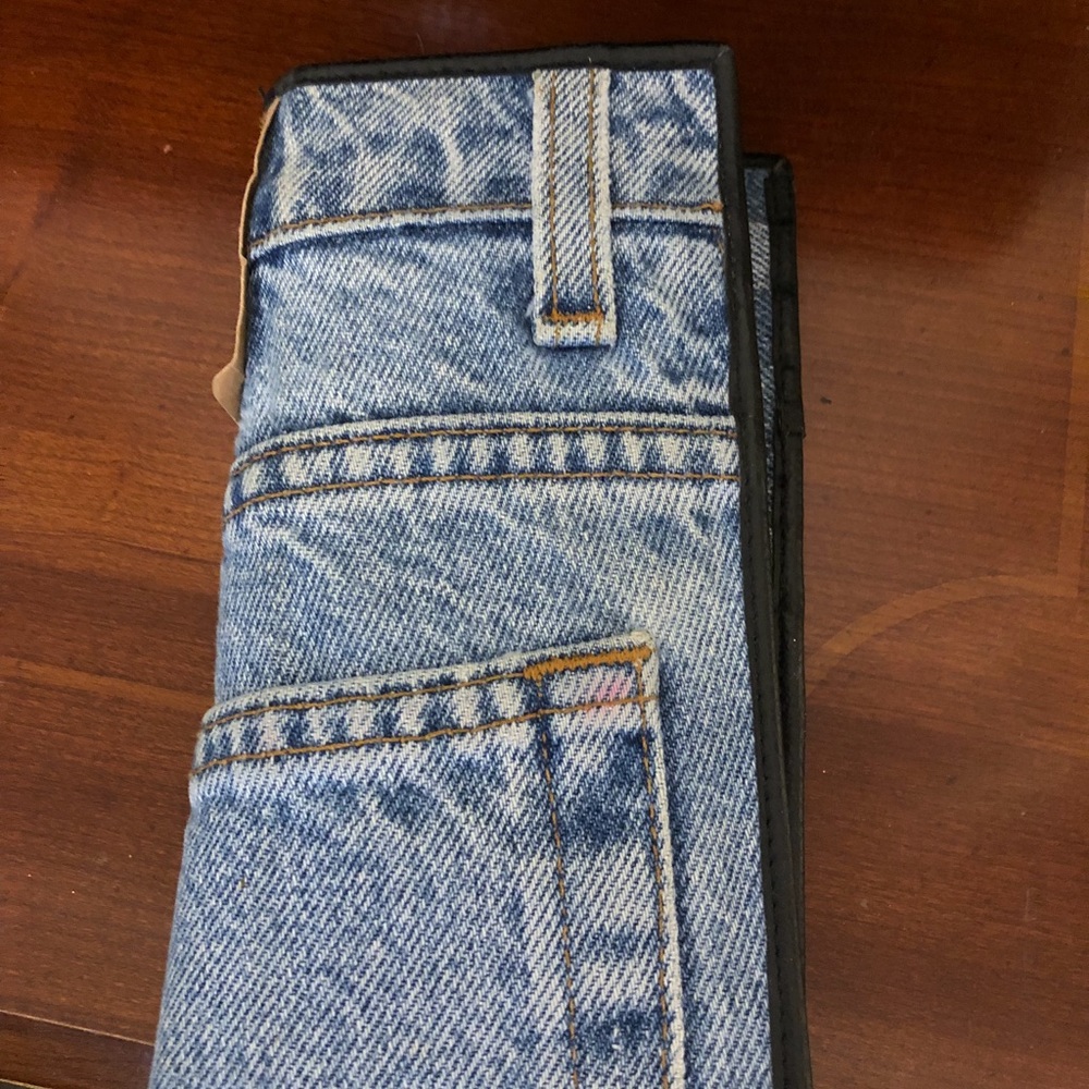 Levi’s Wallet - Picture 4 of 4